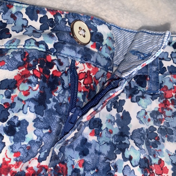 Crown & Ivy Blue and Red Floral Shorts 8 EUC Adjustable Waist - Picture 10 of 11